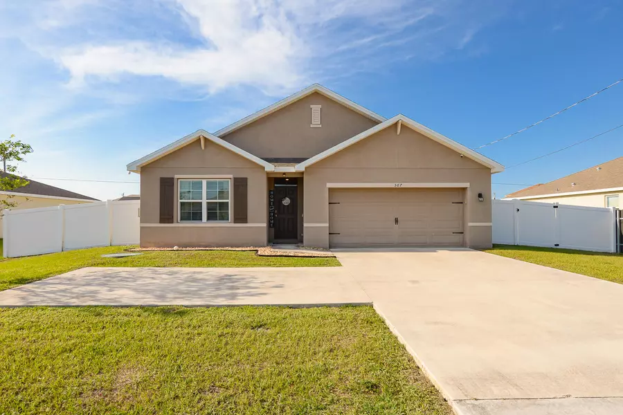 567 SW Paar DR, Port Saint Lucie, FL 34953