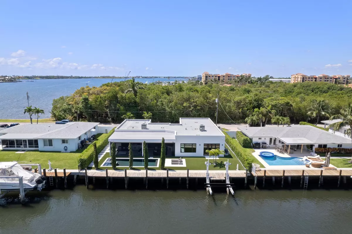 Hypoluxo, FL 33462,160 Periwinkle DR