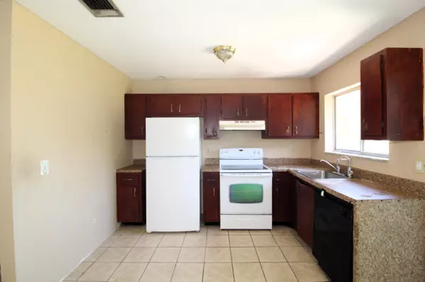Port Saint Lucie, FL 34952,1331 SE Rushing LN