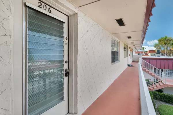 Royal Palm Beach, FL 33411,12012 S Greenway CIR 206