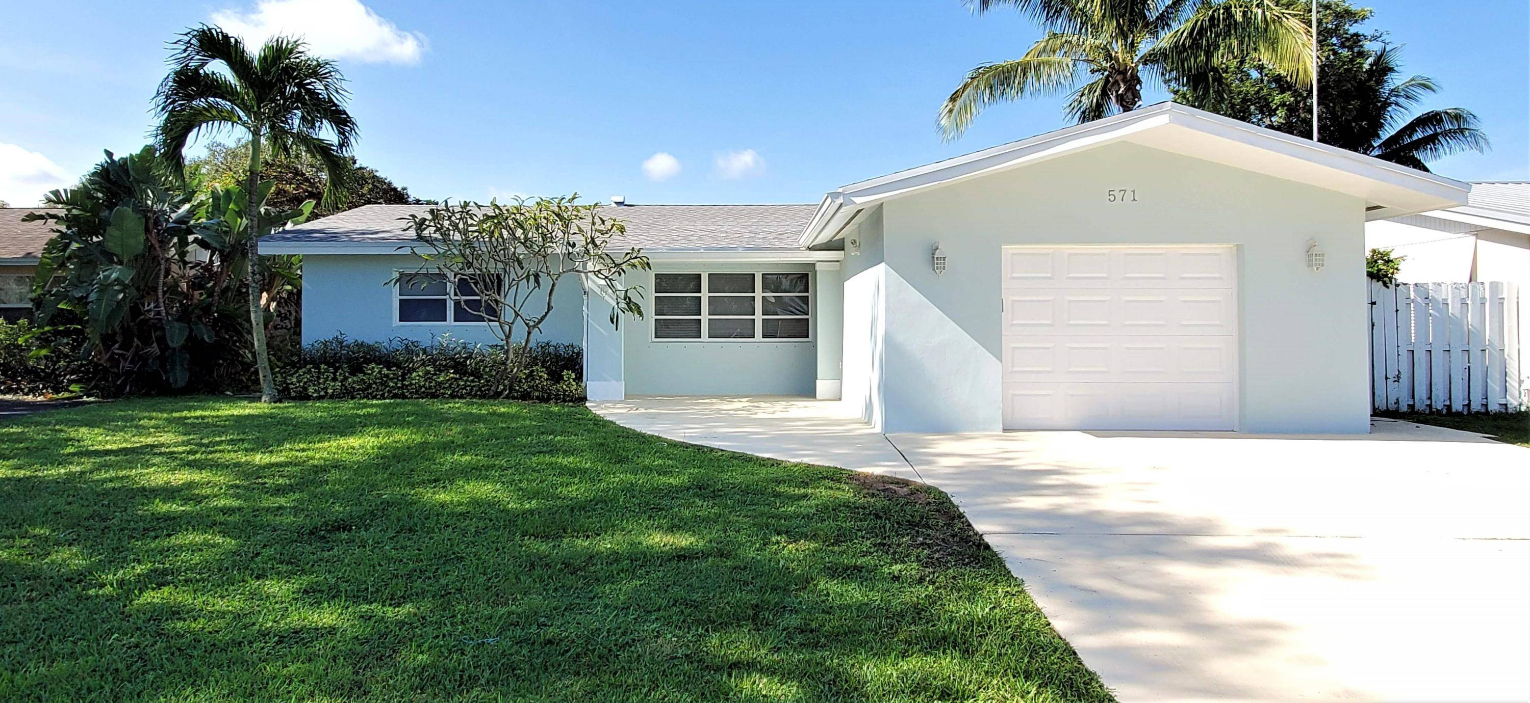 571 Riverside DR, Palm Beach Gardens, FL 33410