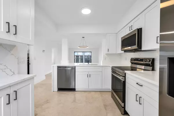 Delray Beach, FL 33446,7290 Kinhghurst DR 701