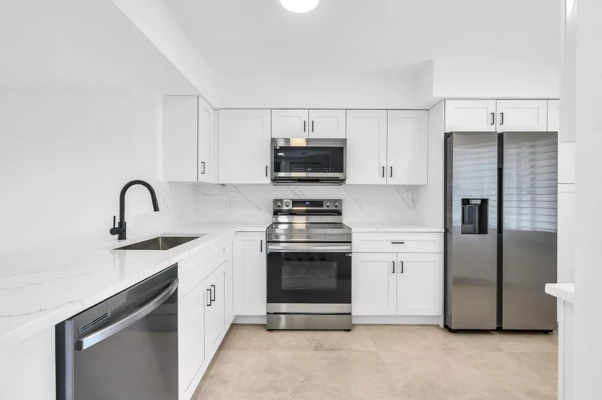 Delray Beach, FL 33446,7290 Kinhghurst DR 701