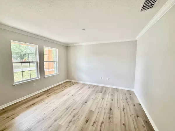 Port Saint Lucie, FL 34983,514 NW Riverside DR