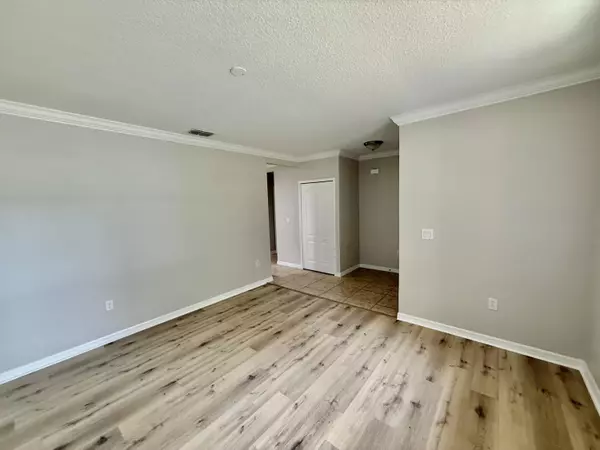 Port Saint Lucie, FL 34983,514 NW Riverside DR