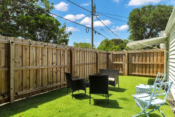 Lake Worth Beach, FL 33460,909 N Palmway B