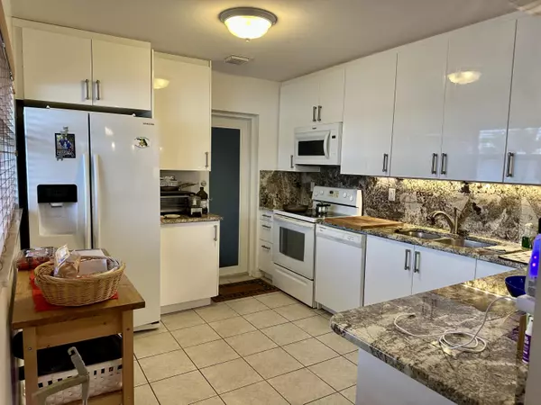 728 Ridge Road 35, Lantana, FL 33462