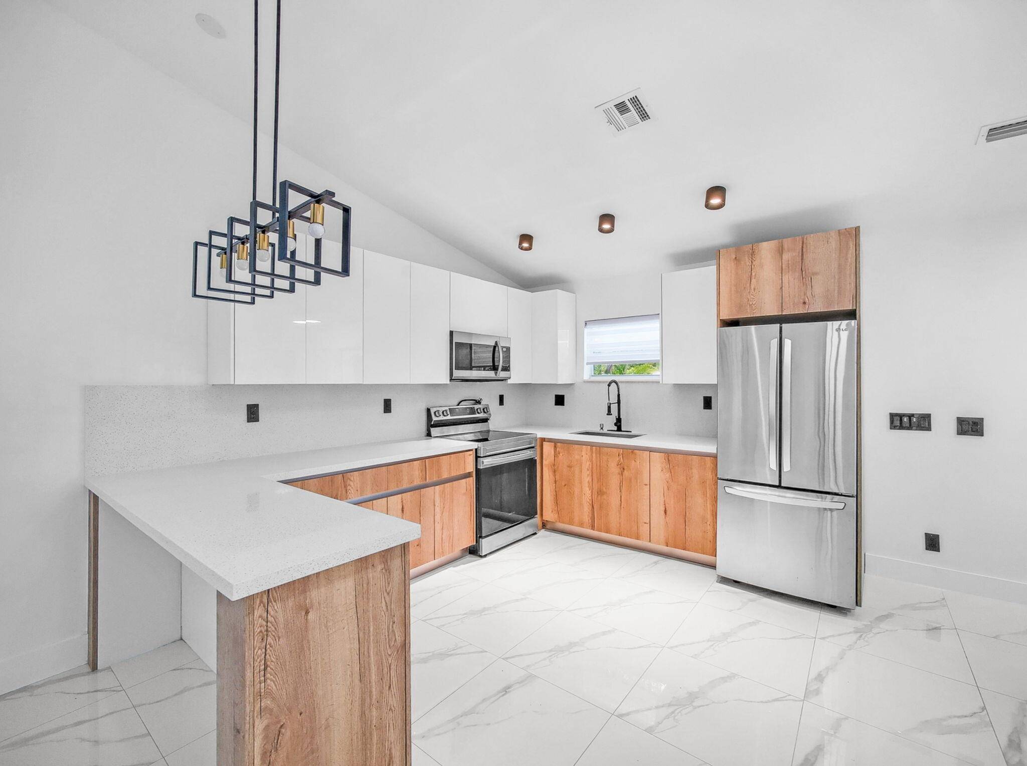 1230 NE 1st AVE, Fort Lauderdale, FL 33304