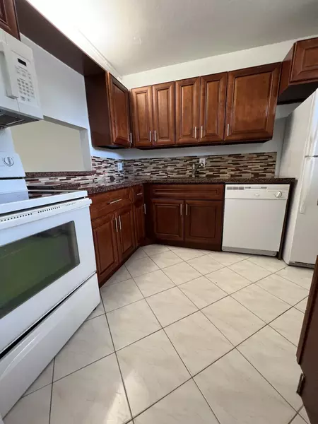 2800 Fiore WAY 102, Delray Beach, FL 33445