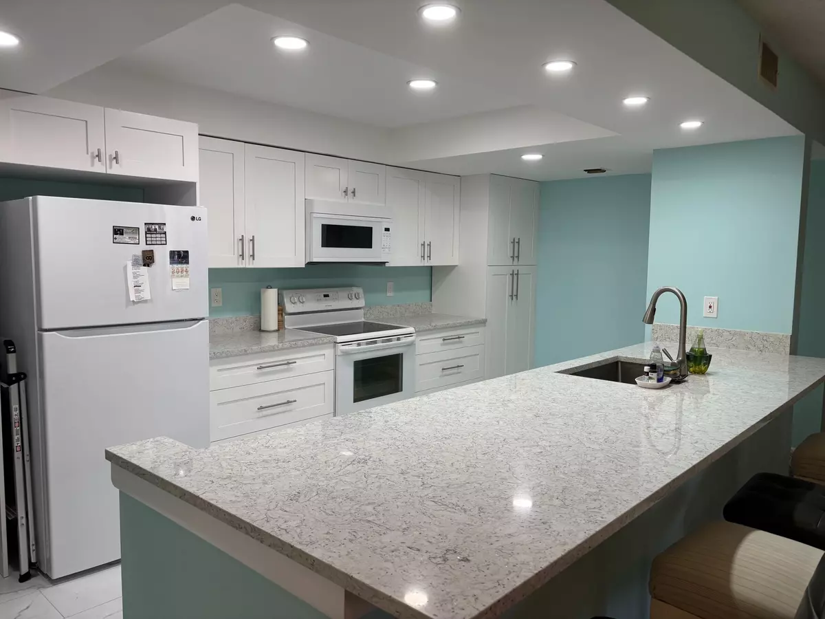 Delray Beach, FL 33444,825 Egret CIR 205