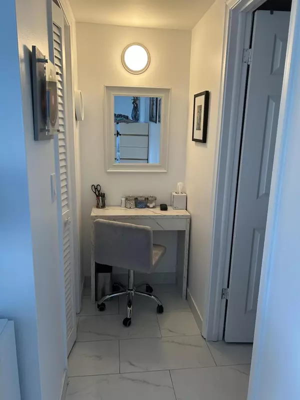 West Palm Beach, FL 33417,99 E Easthampton