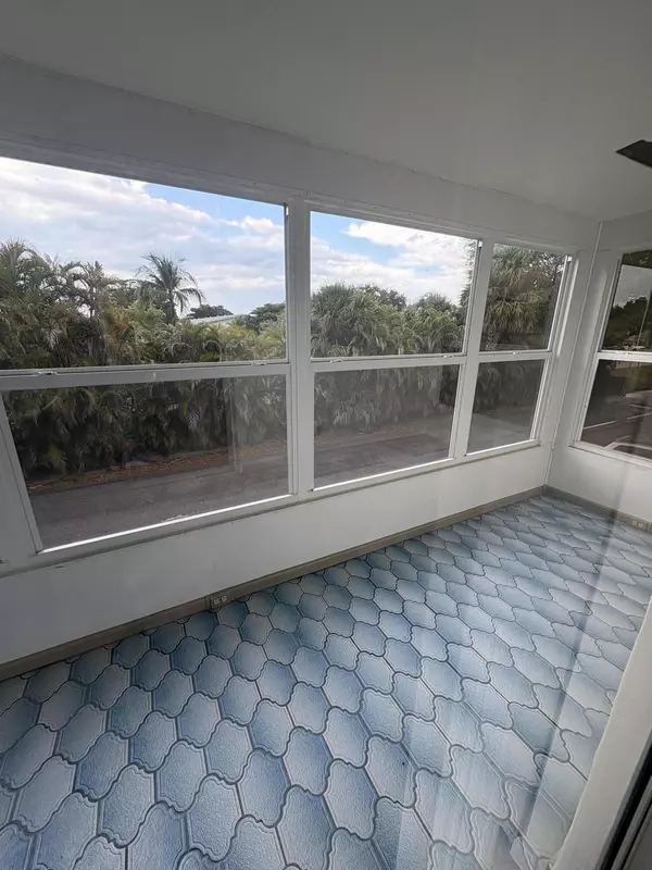 West Palm Beach, FL 33417,22 Andover A