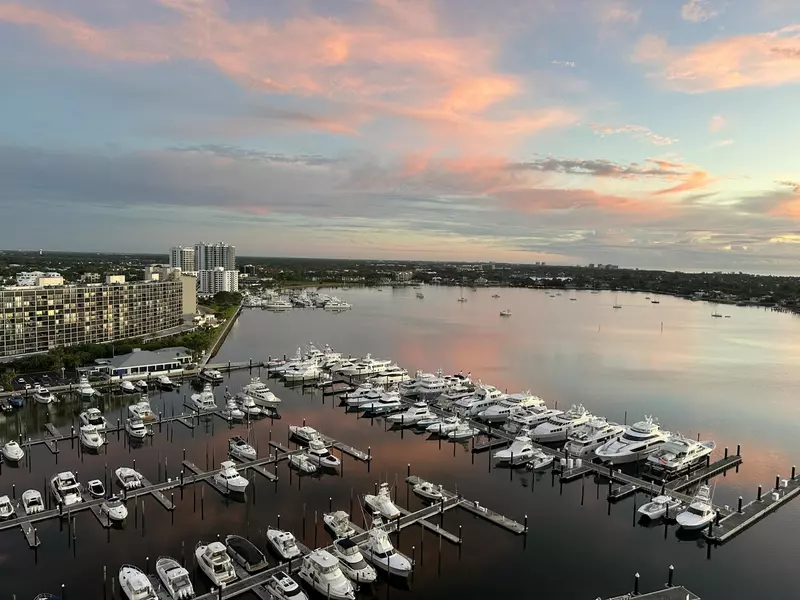 100 Lakeshore DR 1954, North Palm Beach, FL 33408