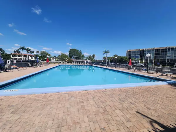 Hallandale Beach, FL 33009,851 Three Islands Boulevard BLVD 102