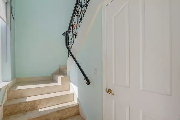 Stuart, FL 34996,2051 NE Ocean BLVD A-21