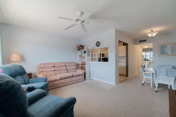 Lake Worth Beach, FL 33461,3160 Lake Osborne DR 211