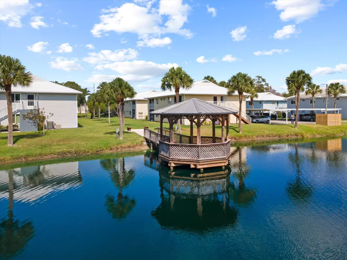 Port Saint Lucie, FL 34952,210 SE Village DR 210