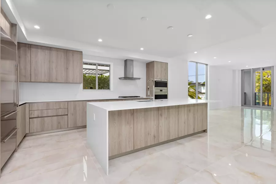 475 E Royal Palm RD 205, Boca Raton, FL 33432