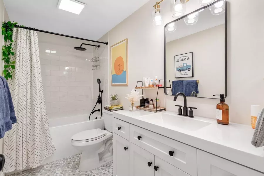 2455 NE 51st ST E102, Fort Lauderdale, FL 33308