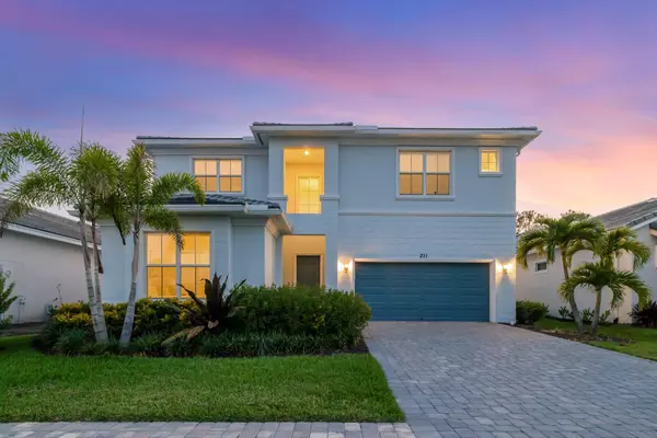 211 SE Calmo CIR, Port Saint Lucie, FL 34984