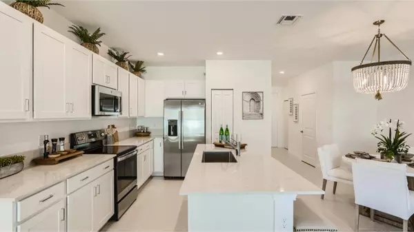 Port Saint Lucie, FL 34984,323 SE Crossoak LN