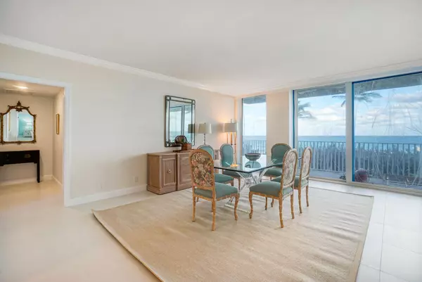 Palm Beach, FL 33480,340 S Ocean BLVD 2c