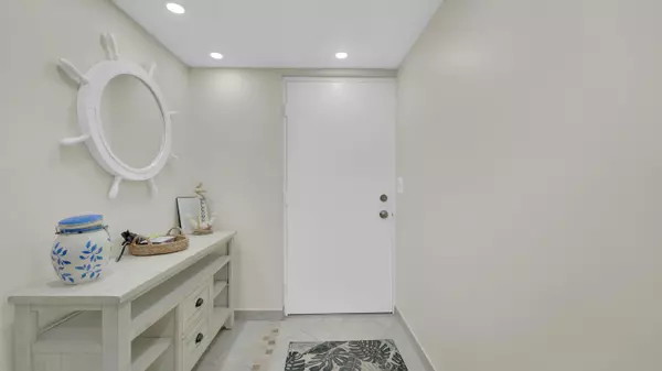 450 Egret CIR 9207, Delray Beach, FL 33444