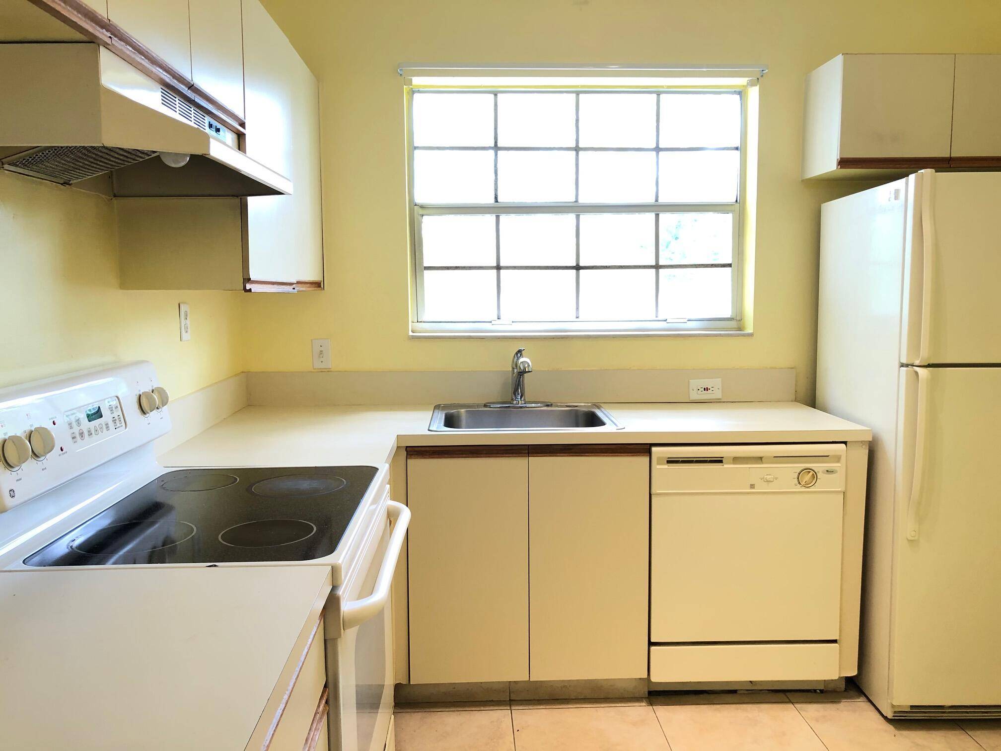 Deerfield Beach, FL 33064,720 Cypress LN K