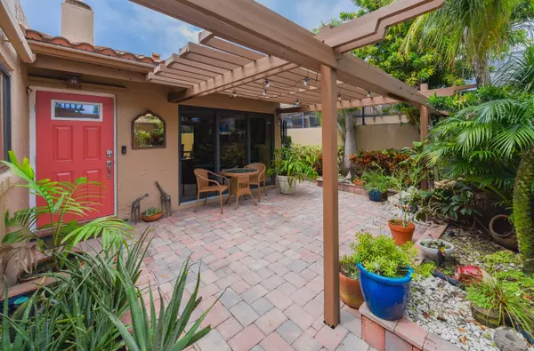 6548 Patio LN, Boca Raton, FL 33433
