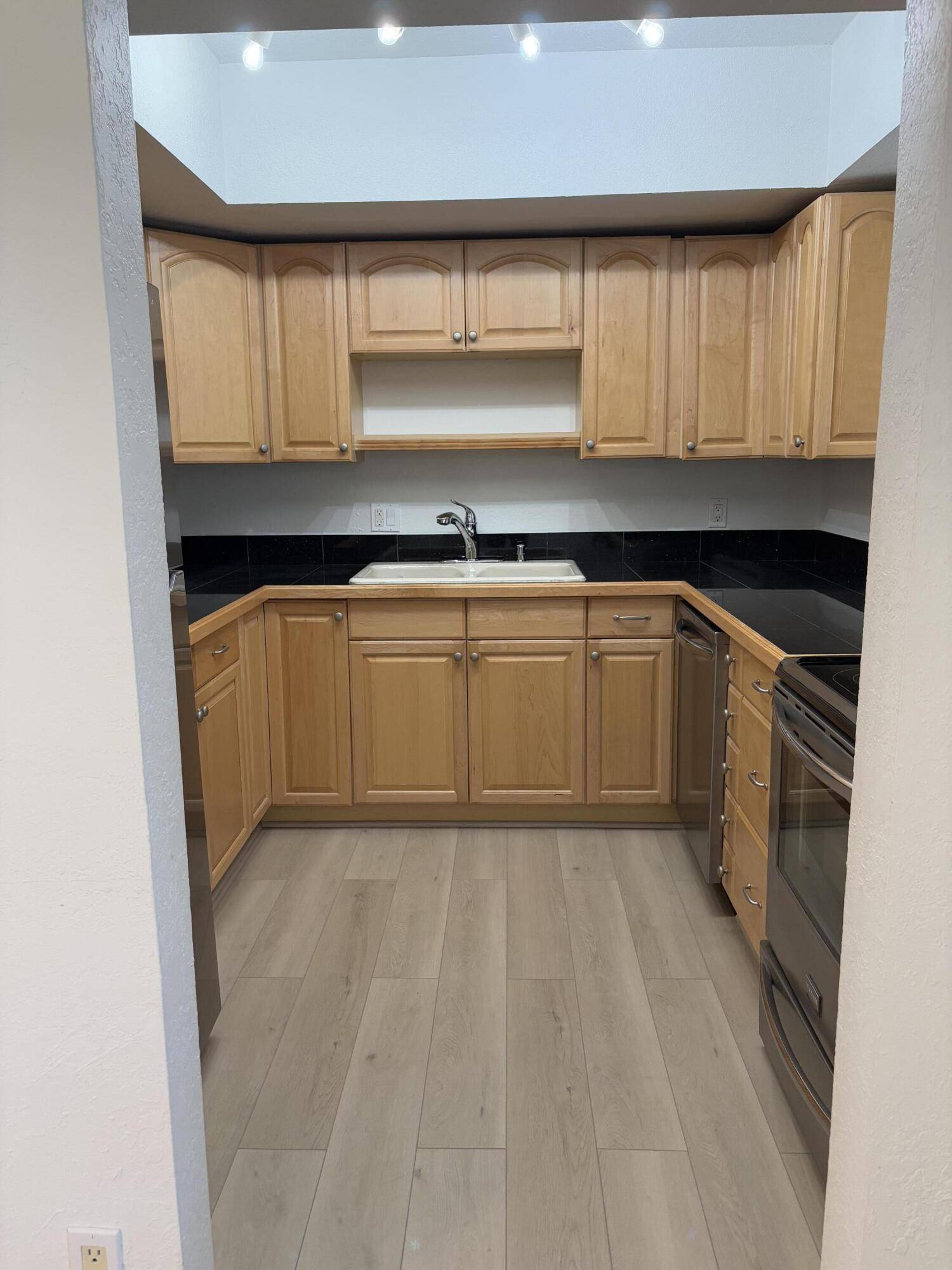 North Palm Beach, FL 33408,118 Yacht Club DR 2