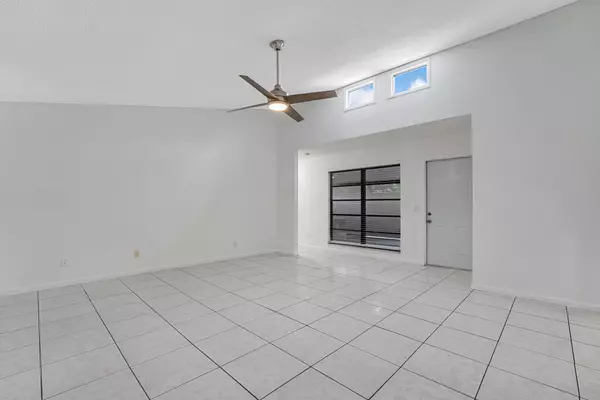 Palm Springs, FL 33461,1053 Manor DR 14-A