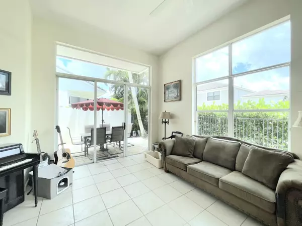 Boca Raton, FL 33496,6616 NW 43rd TER