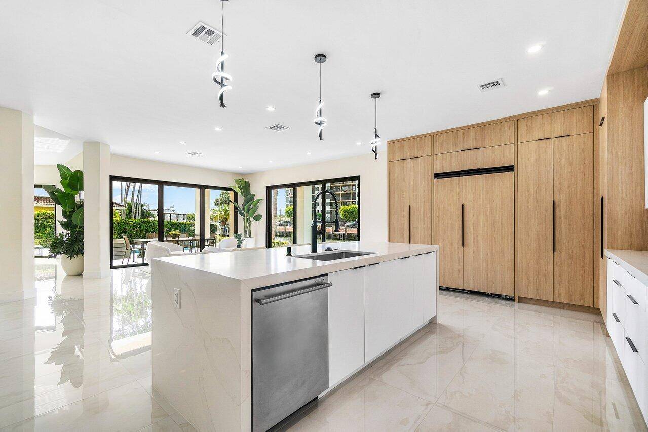 Boca Raton, FL 33487,872 Glouchester ST