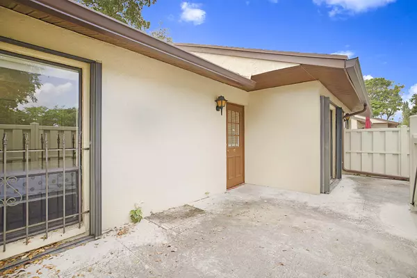 West Palm Beach, FL 33409,1017 E Green Pine BLVD