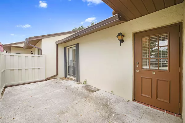 West Palm Beach, FL 33409,1017 E Green Pine BLVD