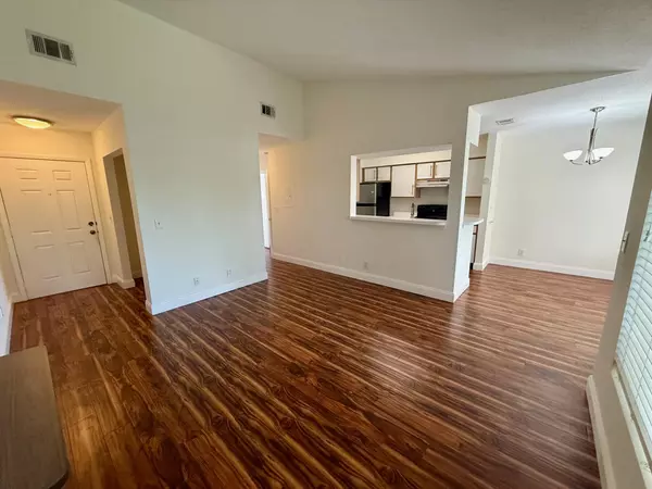 Boynton Beach, FL 33426,815 W Boynton Beach BLVD 8-204