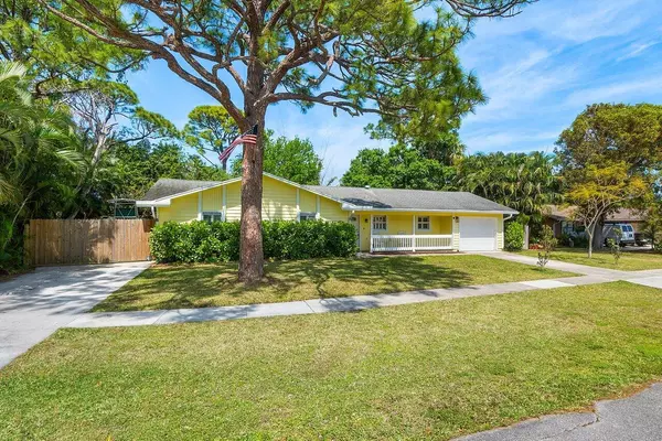 Jupiter, FL 33458,903 Oak CIR