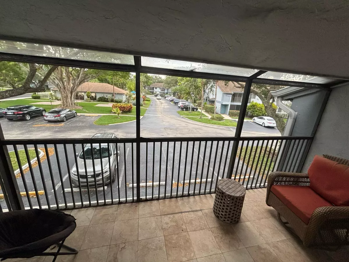 Oakland Park, FL 33309,2741 S Oakland Forest DR 201