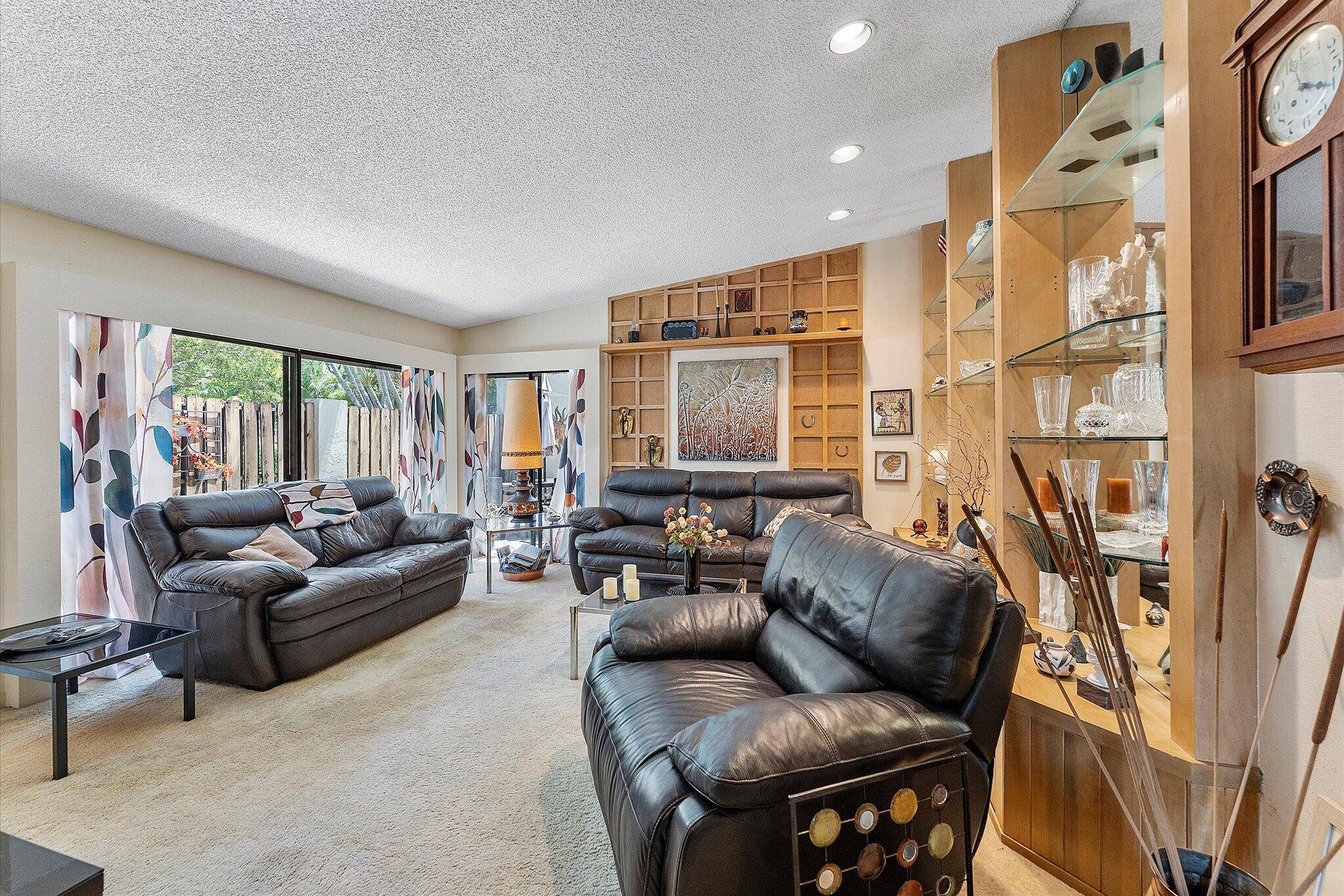 Boynton Beach, FL 33436,11 Meadows DR