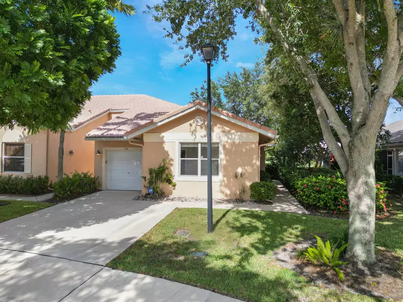 219 W Coral Trace LN, Delray Beach, FL 33445