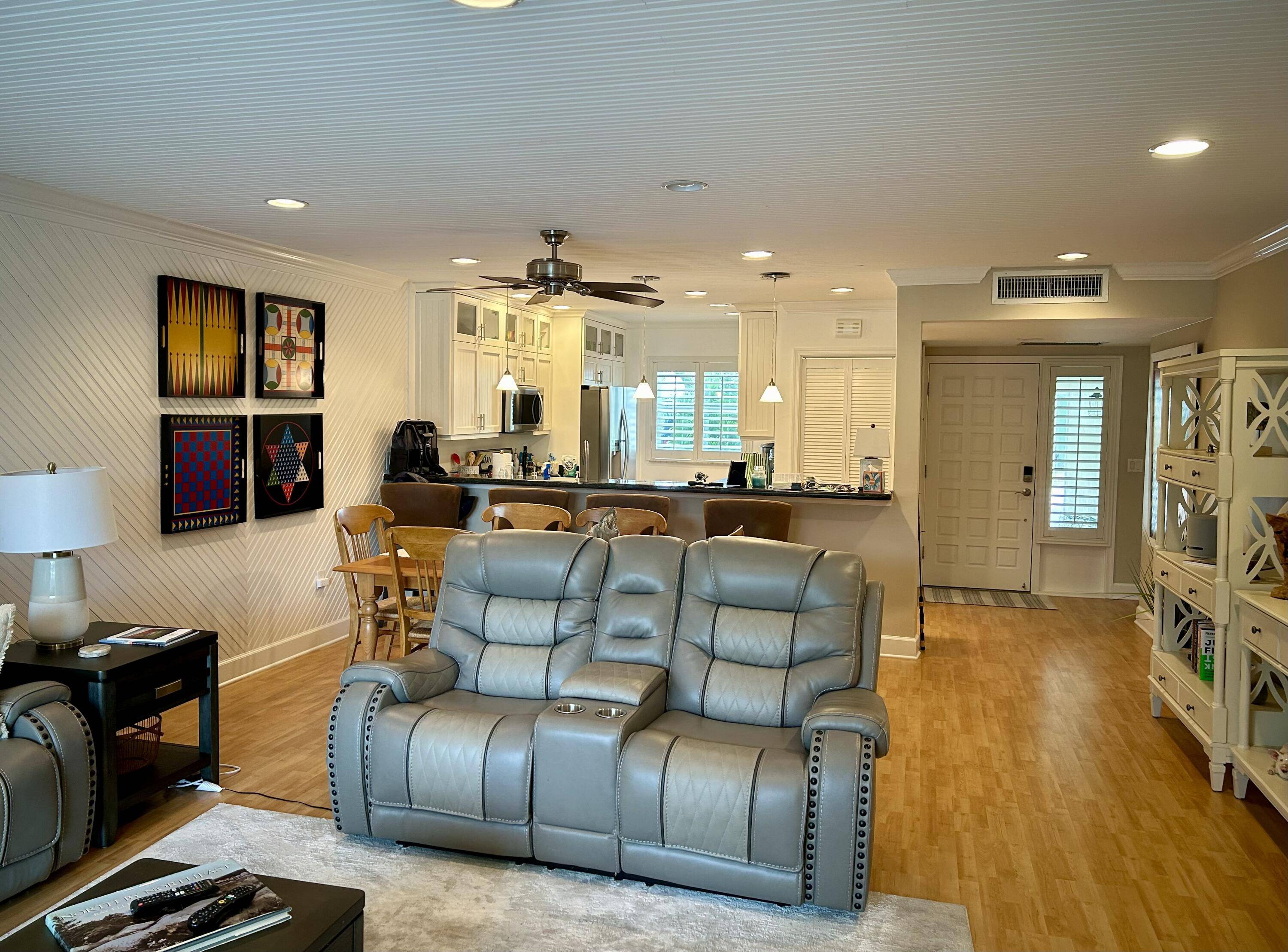 Stuart, FL 34997,3901 SE Saint Lucie BLVD B-13