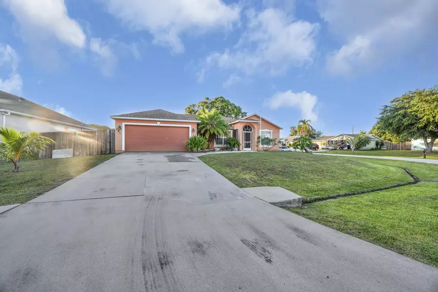 201 NW Virgo CT, Port Saint Lucie, FL 34983