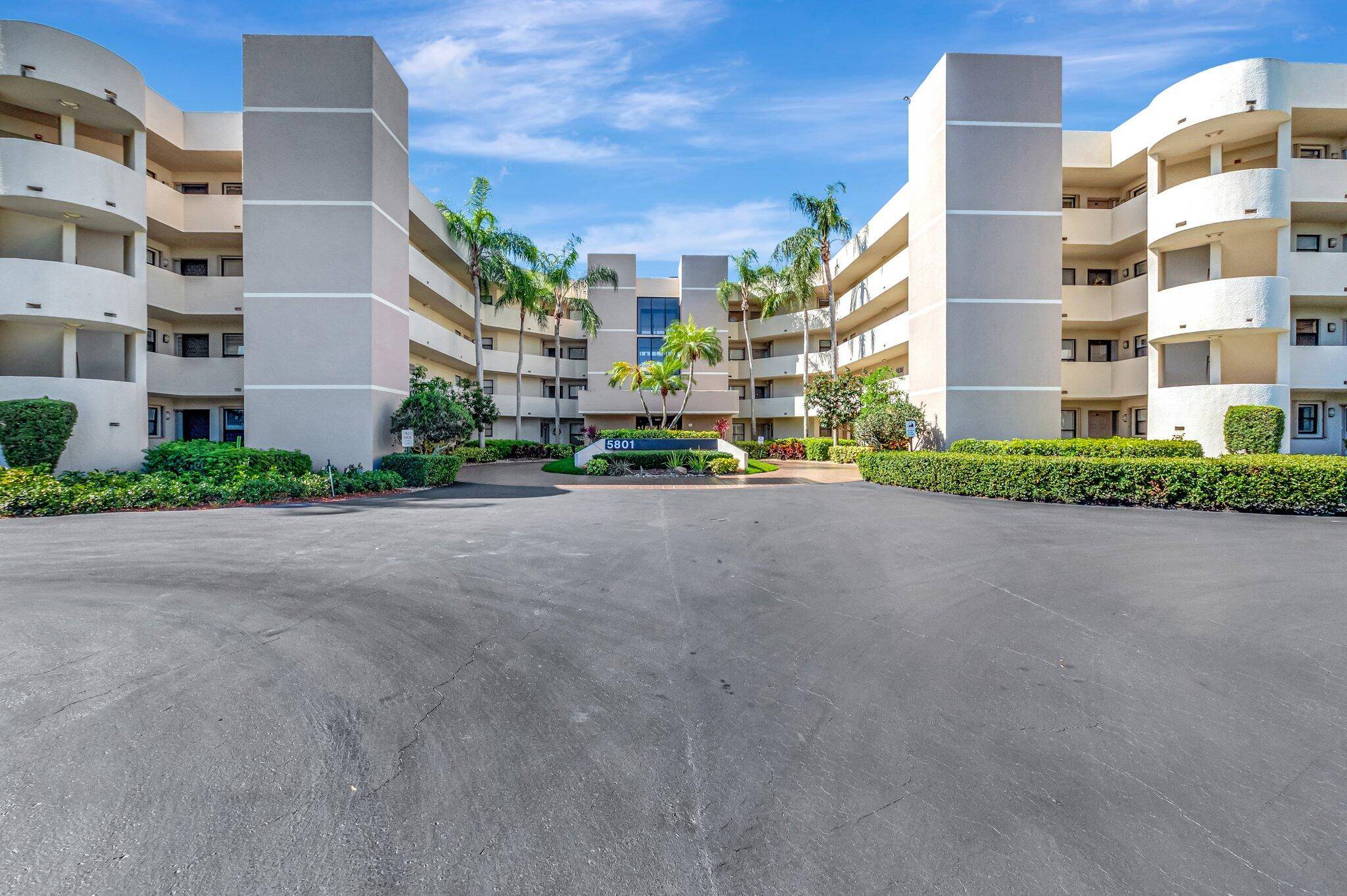 5801 Camino Del Sol 302, Boca Raton, FL 33433