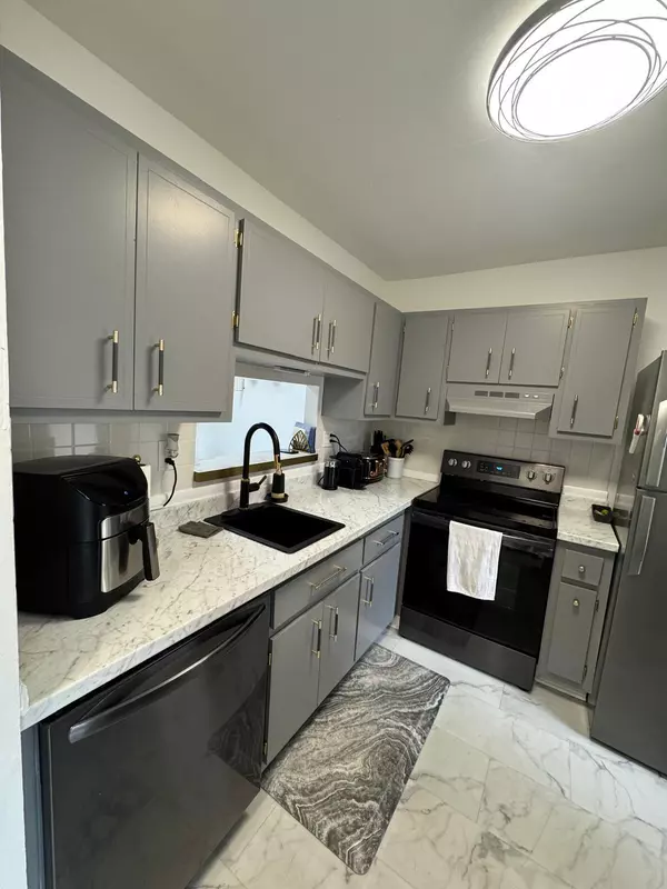 4441 NW 16th ST J210, Lauderhill, FL 33313