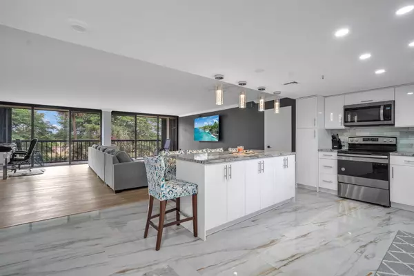 West Palm Beach, FL 33401,2480 Presidential WAY 303