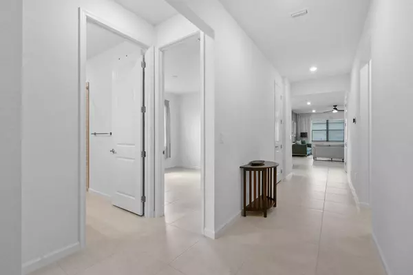 Port Saint Lucie, FL 34984,758 SE Courances DR