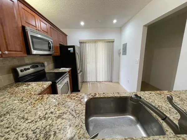 Boca Raton, FL 33487,350 Club CIR 204