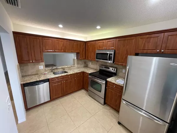 Boca Raton, FL 33487,350 Club CIR 204