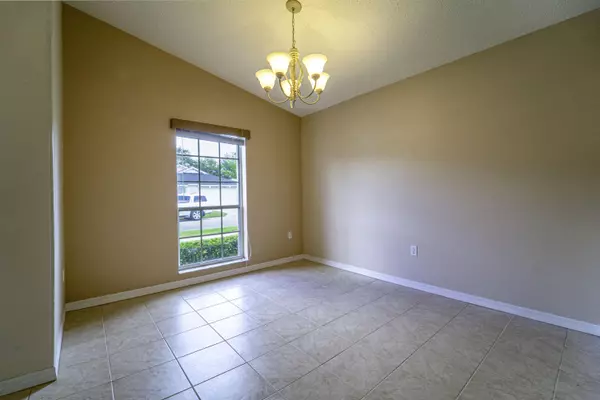 Port Saint Lucie, FL 34986,313 SW North Shore BLVD