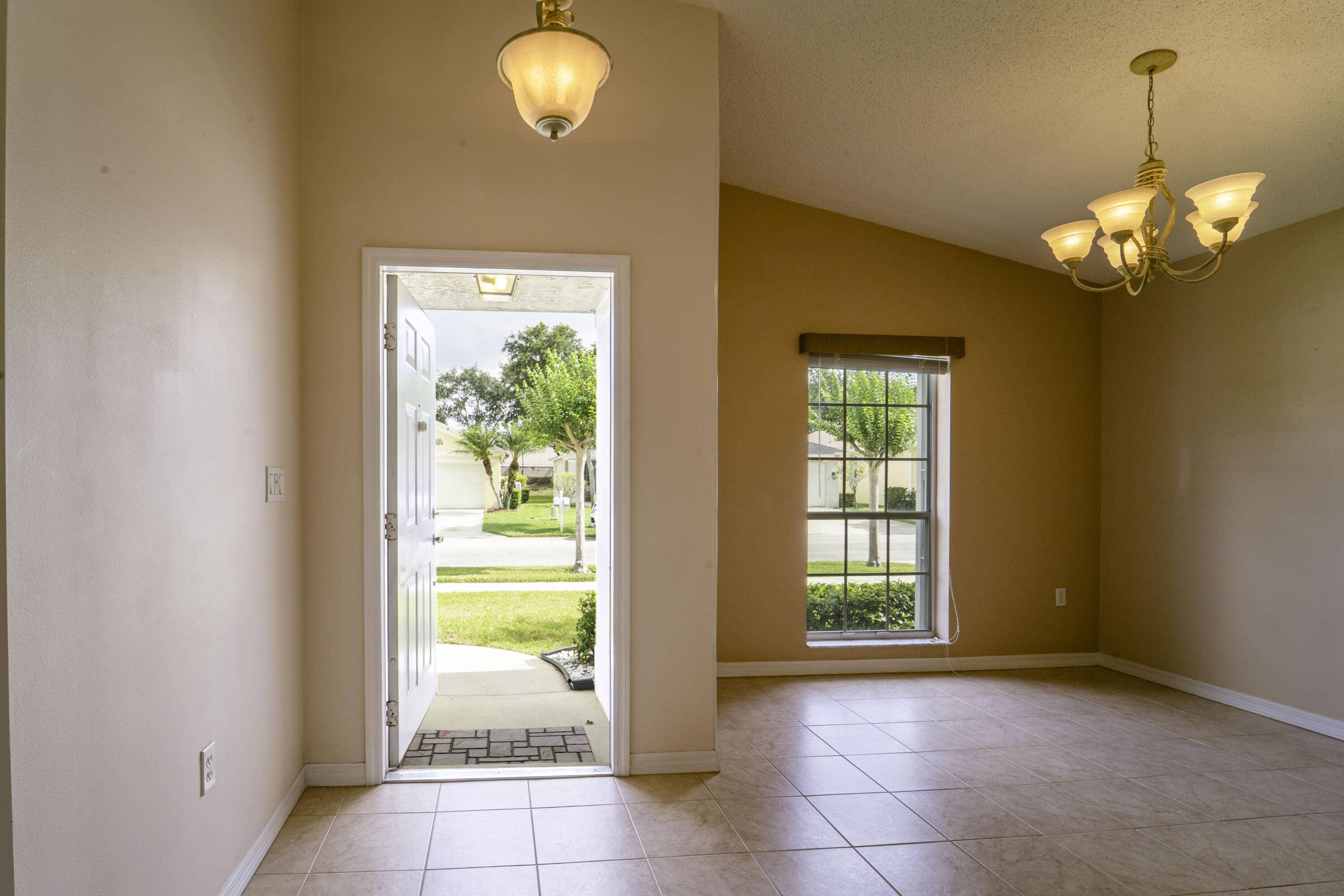 Port Saint Lucie, FL 34986,313 SW North Shore BLVD